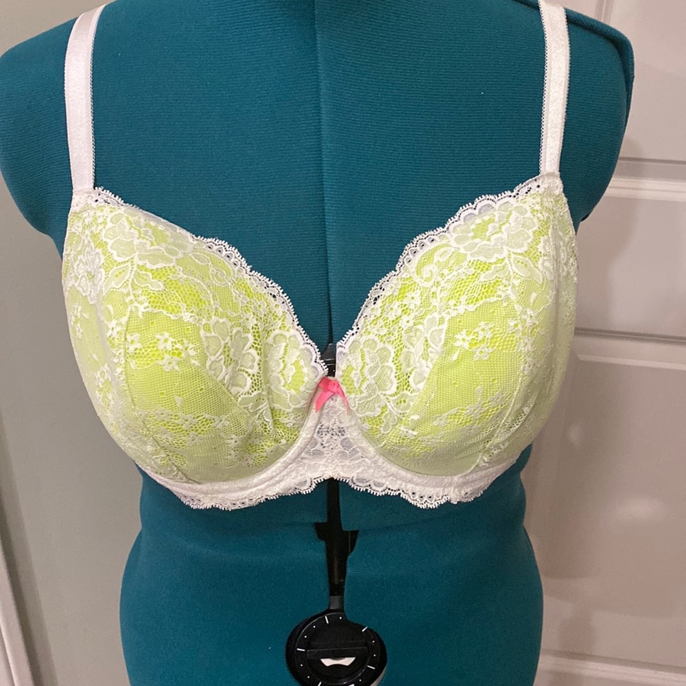 Excellent condition Victoria’s Secret bra, 38DD, lime green with white lace